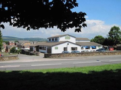 Green Acre Motel North Cornelly Экстерьер фото